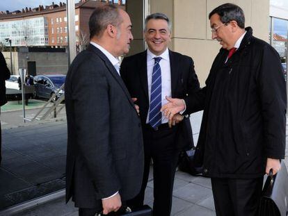 Los tres diputados generales el pasado febrero, antes de Consejo Vasco de Finanzas