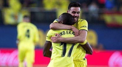 Ekambi celebra un gol con Iborra