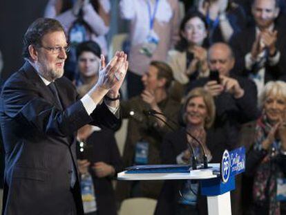 Rajoy no logra reactivar al partido con nuevas propuestas en la convención de Sevilla