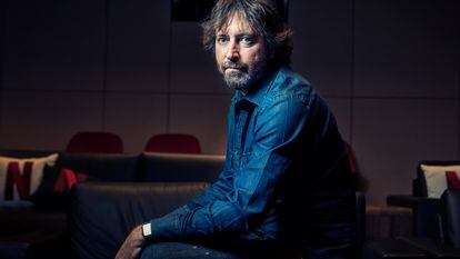 El director Daniel Sánchez Arévalo fotografiado en la sede de Netflix de Madrid, el pasado septiembre.