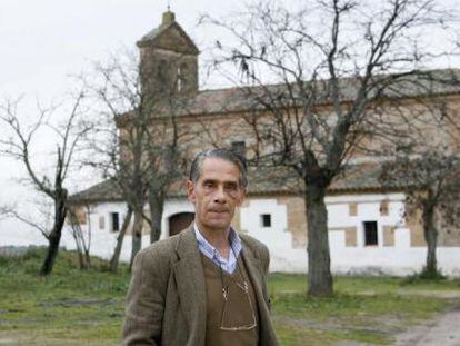 El exalcalde de Ill&aacute;n de Vacas Juli&aacute;n Renilla, sustituido por su primo.