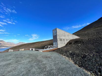 Entrada del Banco Mundial de Semillas, en Svalbard, Noruega.