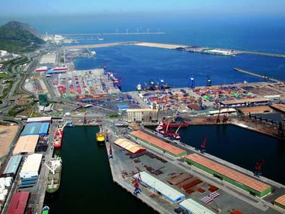 Imagen panorámica del puerto de Bilbao.