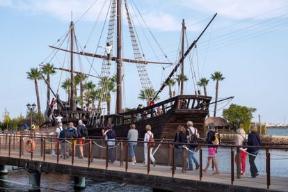 Actividades en el Muelle de las Carabelas, en Huelva, por el Día de la Hispanidad, el martes.