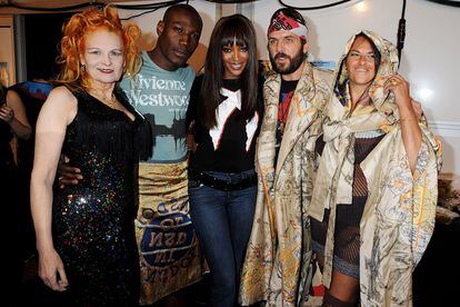 Con Naomi Campbell en un desfile de su amiga Vivienne Westwood en 2008.