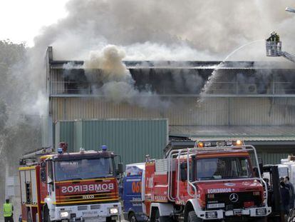 Imagen de la nave incendiada 