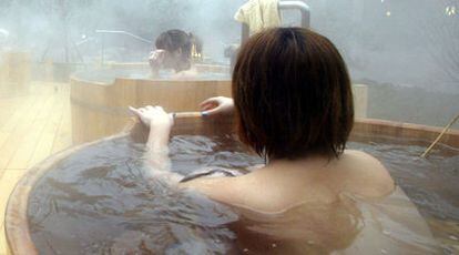 El baño con agua muy caliente es un hábito en Japón.