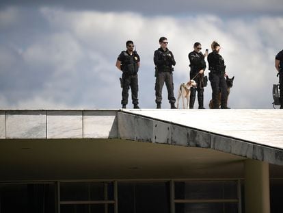 Fuerzas de seguridad brasileñas, este domingo en Brasilia.