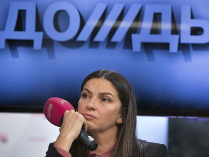 La directora general de Dozhd, Natalia Sindéyeva, durante una conferencia de prensa celebrada 4 de febrero de 2014 en la entonces sede del canal, en Moscú.
