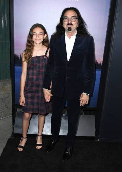 George DiCaprio y su nieta, en la presentación del documental 'Ice On Fire'.