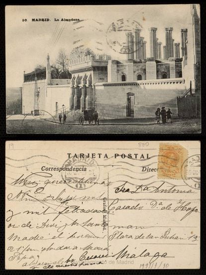 Cripta de La Almudena, en una postal antigua. Se aprecian los pilares emergiendo de la parte ya construida.
