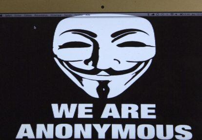 Vista del logo del colectivo de piratas informáticos "Anonymous" reproducido en un ordenador. EFE/Archivo