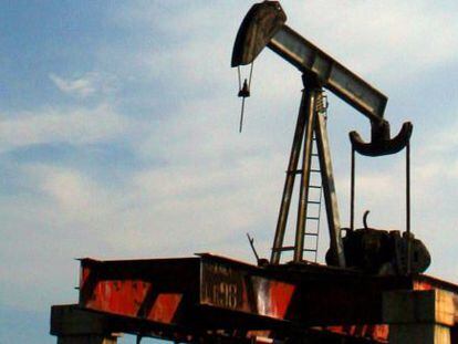 El petróleo se aleja de los 50 dólares al desconfiar del pacto de la OPEP
