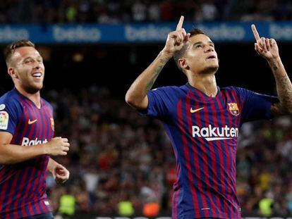 Countinho y Arthur celebran el segundo gol del Barça ante el Alavés. 