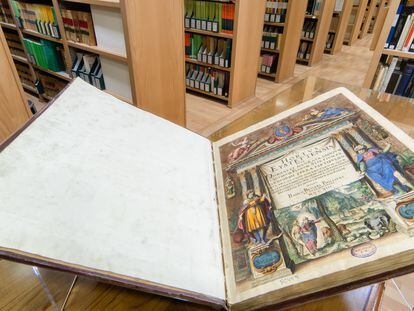 El herbario 'Hortus Eystettensis', del siglo XVII, es una de las joyas de la biblioteca del Real Jardín Botánico.