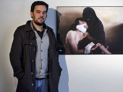 Samuel Aranda, ante la foto que le vali&oacute; el premio World Press Photo.