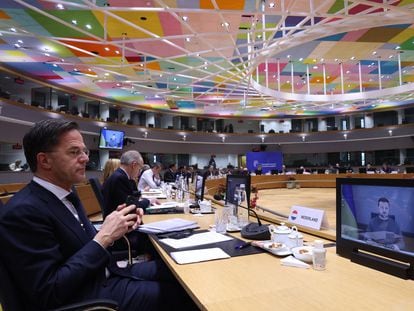 El presidente ucranio, Volodímir Zelenski, intervenía por videoconferencia en la cumbre europea del 1 de febrero de 2024.