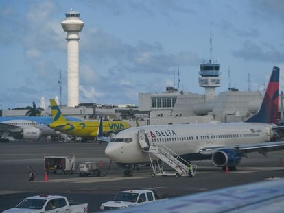 Aviones en el Aeropuerto Internacional de Cancún, en el Estado de Quintana Roo, en abril de 2022.