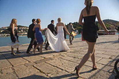 Celebración de una boda en el puerto de Dubrovnik.