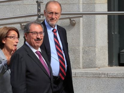 El presidente por sustitución del Consejo General del Poder Judicial, Rafael Mozo, en el centro, el día 13 en Madrid.