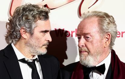 Joaquin Phoenix and Ridley Scott during the presentation of 'Napoleon' in Paris.