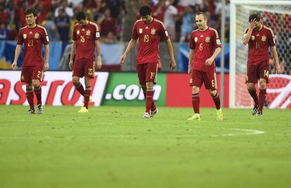 Silva, Busquets, Costa, Iniesta y Alonso, tras encajar un gol.