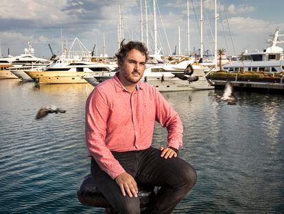 El ambientólogo y experto en cambio climático Andreu Escrivà, en el Puerto de Valencia.