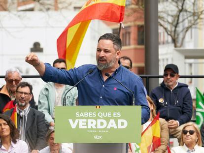 El presidente de Vox, Santiago Abascal, en un mitin electoral el pasado sábado en Vitoria.
