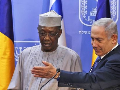 El primer ministro israelí, Benjamín Netanyahu, y el presidente de Chad, Idriss Déby, el domingo en Jerusalén. 
