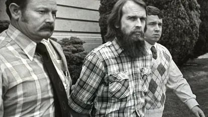 Ron Lafferty, de camino a su juicio en 1985, en Provo (Utah). Condenado a dos cadenas perpetuas, falleció en 2019 en la cárcel por causas naturales.