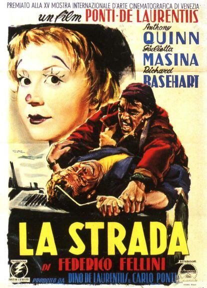 'La strada' es, en 1956, la primera victoria italiana desde que la categoría de Mejor película de habla no inglesa se vuelve competitiva. Porque hasta entonces solo era honoraria. Así, Federico Fellini se lleva la primera de las cuatro estatuillas de su carrera.
