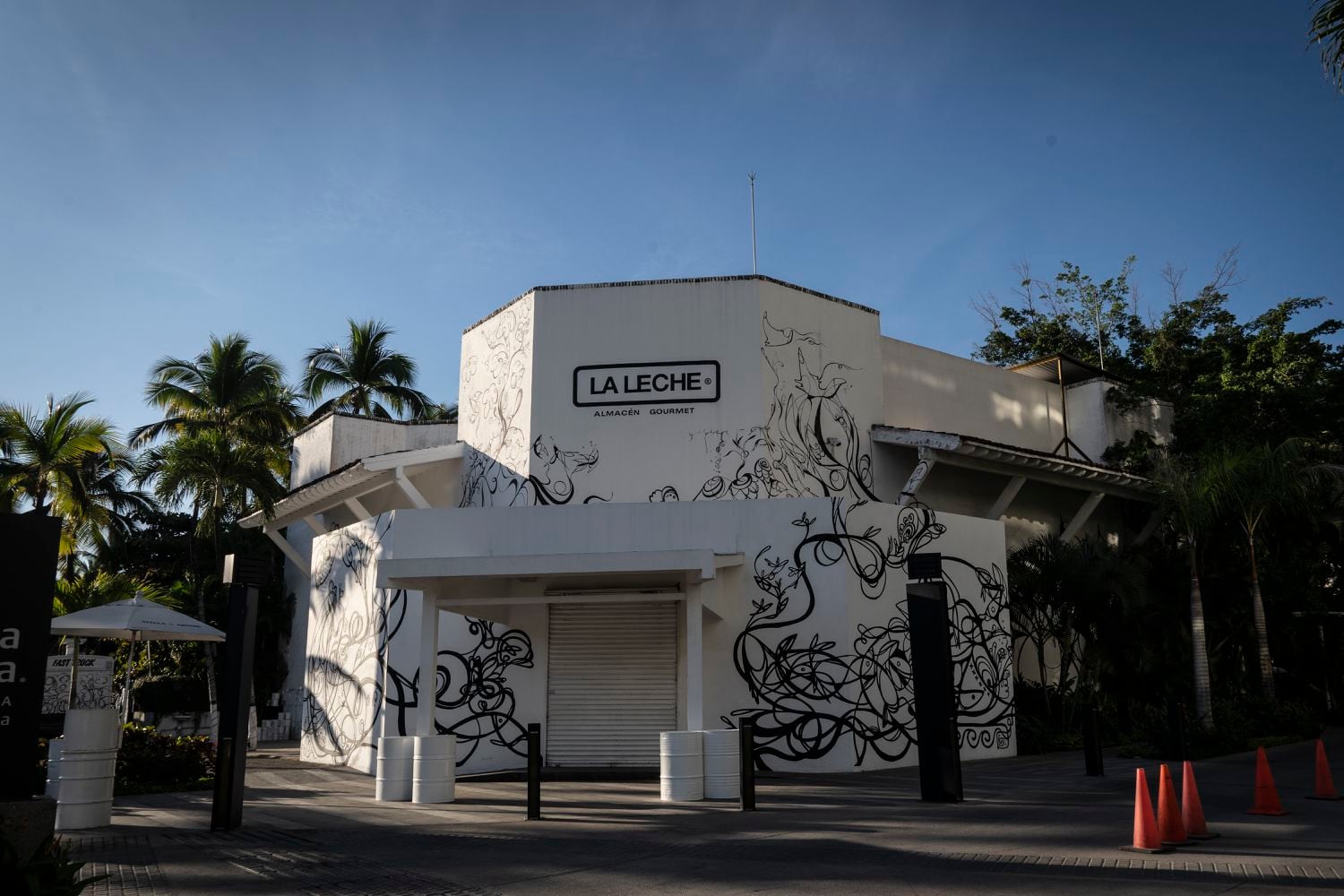 Fachada del restaurante La Leche.