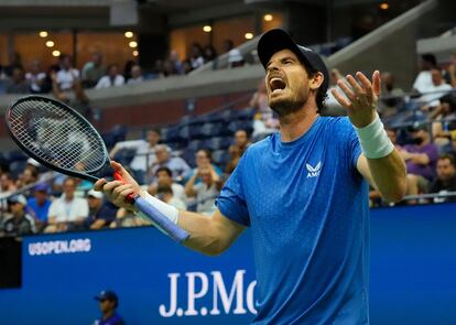 Murray protesta durante el partido en la Arthur Ashe.
