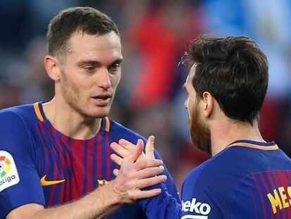 Vermaelen y Messi, en el duelo ante el Villarreal.