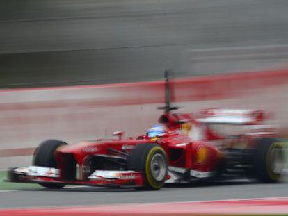 Fernando Alonso durante el entrenamiento en Montmeló.