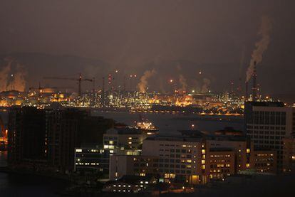 Una imagen de las industrias situadas en San Roque (Cádiz), el cuarto municipio más contaminante por el consumo eléctrico.