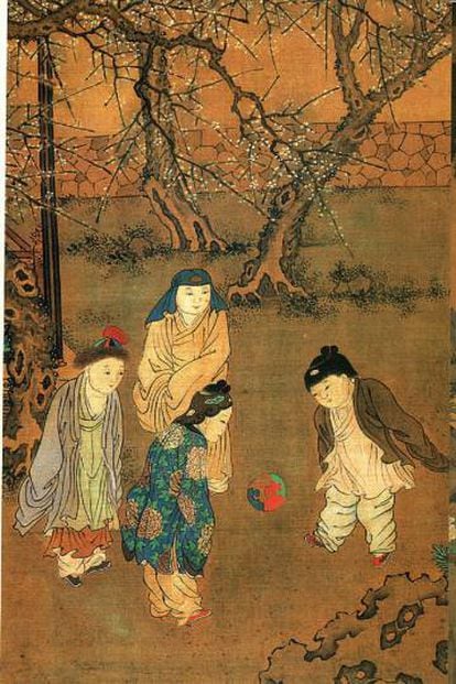 Pintura de mujeres jugando al cuju del artista chino Su Hanchen.