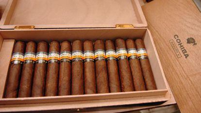 Una caja de puros habanos Cohiba.