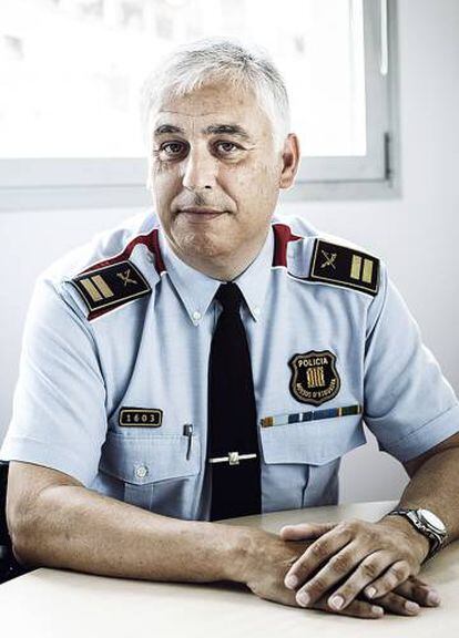 Arriba, el intendente Ramón Chacón, que mandó el operativo que acabó con la vida de Younes. Debajo, el comisario Joan Portals, jefe de los Mossos en Barcelona.