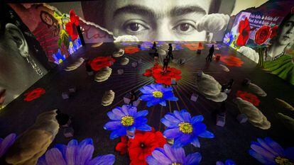 Exposició inmersiva sobre Frida Kahlo en Barcelona.