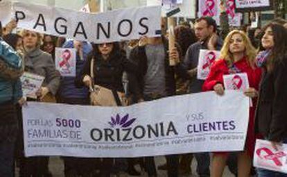 Trabajadores de Orizonia protestando por sus despidos.