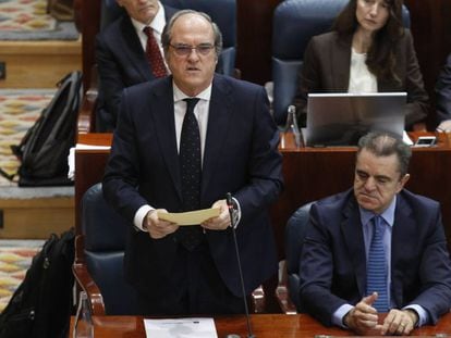 Ángel Gabilondo y José Manuel Franco, secretario general del PSOE-M, en la sesión parlamentaria del pasado miércoles.