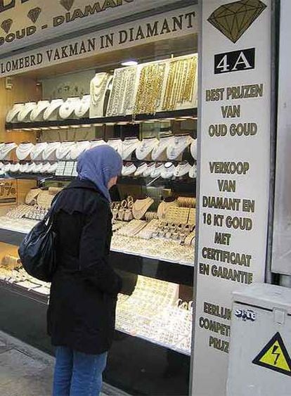 Karima Bouziani, en el barrio de los diamantes de Amberes.