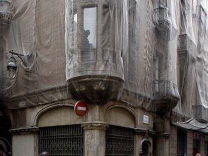 Fachada del edificio donde se quería ubicar el hotel del Palau.