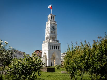 La torre del Reloj, en la Plaza Arturo Prat, en Iquique, Chile.