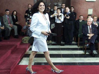 Isabel Pantoja, tras recoger en 2002 la Medalla de Andaluc&iacute;a.
