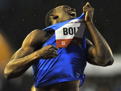 Usain Bolt celebra su triunfo en la prueba de 300 mestros de Ostrava.