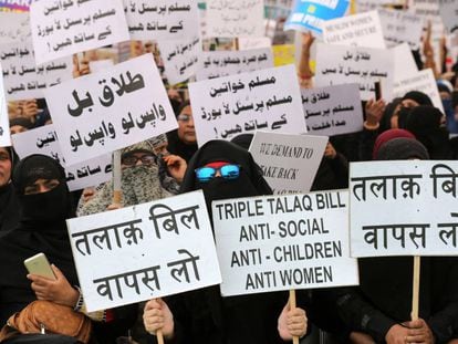 Protesta contra la ley del divorcio exprés en Nueva Delhi, India.