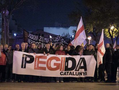 Los manifestantes desplegaron una pancarta de Pegida