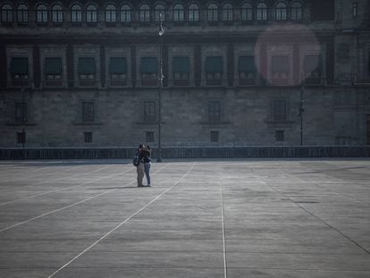 Ciudad de México amanece en semáforo rojo